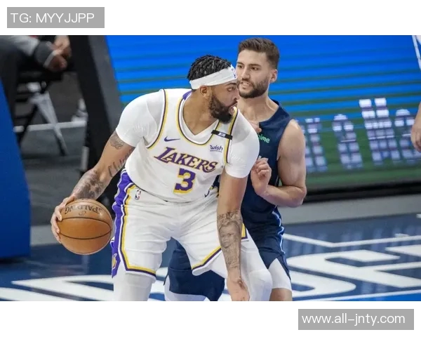 乔约翰逊谈克莱现状认为他需要队友帮助以找回状态