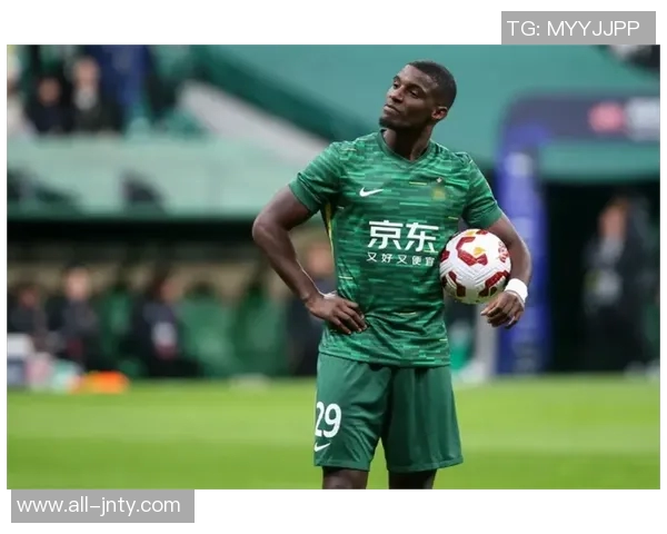 国安代理主教练拉米罗昨晚离京引发转正猜测球迷热议